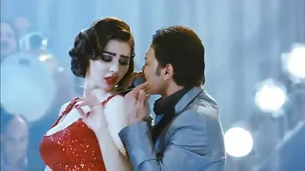 Aşırı grup mutfakta ateşli sex