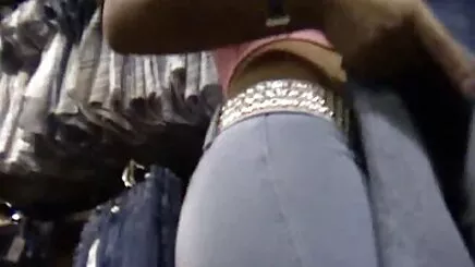 Seksi siyah süre turning vücut üzerinde mutfakta ateşli sex kamera
