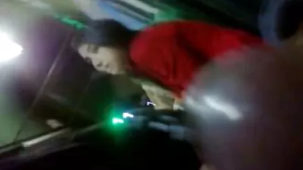 Sarışın ölçülü ve ateşli sex izle masanın üzerinde köle tarafından zincirlenmiş,