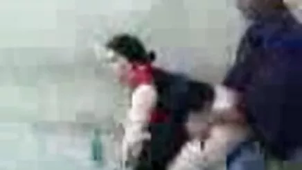 Seksi hatun siyah atesli sex videosu bir adam davet ediyor