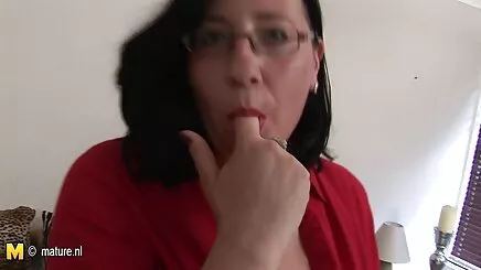 Senin için oyuncaklarını ateşli lezbiyen sex oynamak istiyor